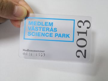 Matt transparente PVC-Visitenkarten nach Maß mit prägen Gold-/Silber-Zahl