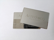 Personalisierte Visitenkarten aus Metall mit eingraviertem Logo und personalisierter Spiegeloberfläche