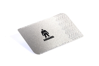 Schnitt silberne Metallkarte KingKong durch die Platte, die Logo Original Steel Finish ätzt