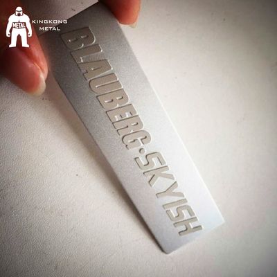 Laser gravierte kleine Edelstahl-Metallumbauten für Handtaschen-Blau/Brown-Farbe