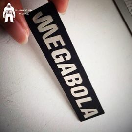 Quadrieren Sie gravierten Metallaufkleber-Platten Silkscreen, der 0,8/1mm starkes Soem-Logo druckt