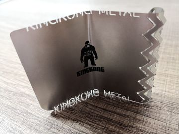 Luxusedelstahl-schwarze Hintergrund-Metallgeschäfts-Mitgliedsmattkarte 85x54mm