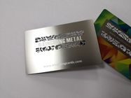 Farbe druckte Edelstahl-Metallausweis mit Laser-Schnitt-Logo 85x54x0.5mm