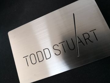 Laser-Schnitt-Logo gravierte Metallvisitenkarte der Gewohnheits-89x54x0.8mm Silber gebürstete