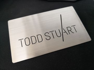 Laser-Schnitt-Logo gravierte Metallvisitenkarte der Gewohnheits-89x54x0.8mm Silber gebürstete